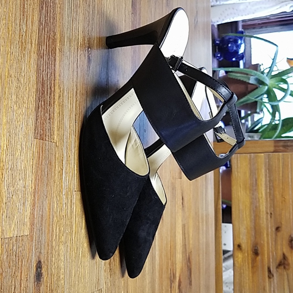 TAHARI black shoes